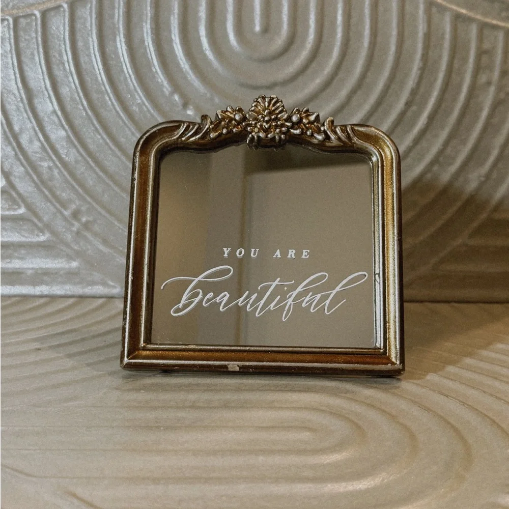 Vintage-Elegant Gold Framed Mirror